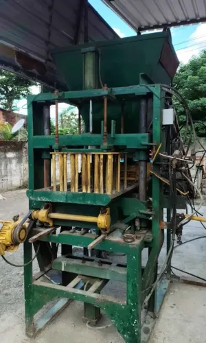 Máquina para fabricação de blocos