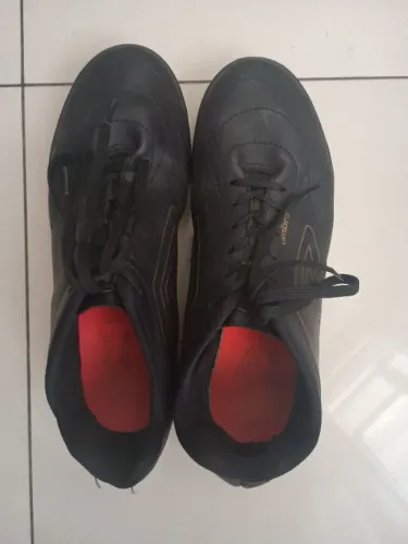 Chuteira umbro Society