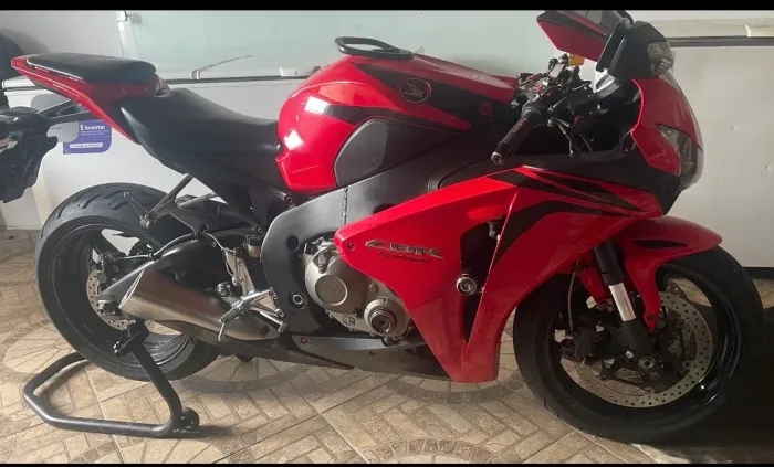 CBR 1000 RR Fireblade TOTALMENTE REVISADA