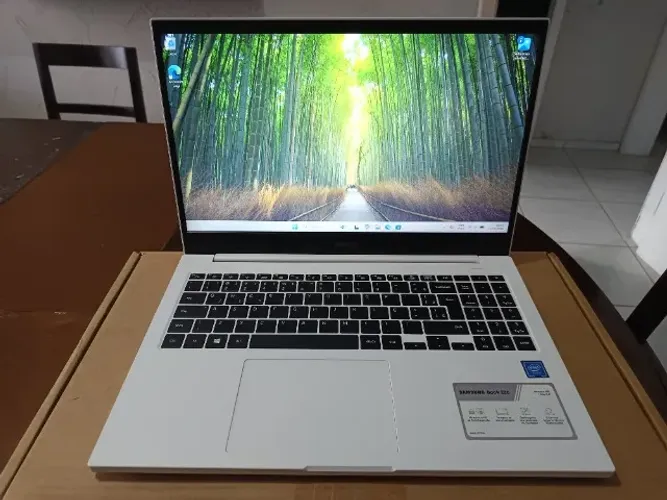 Notebook Samsung NOVO- Book E20 - Sem uso mostruário de loja
