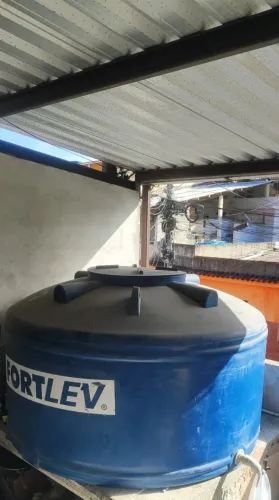 Caixa d'água tanque Fortlev 2.500 litros com tampa de rosca