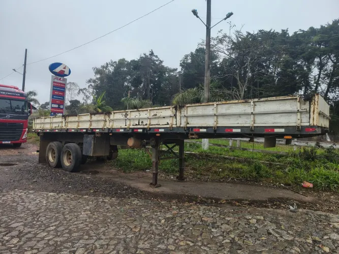 Vende-se carreta dois eixos