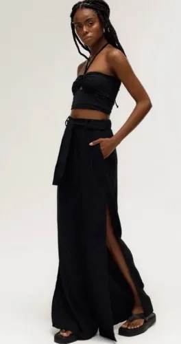 Calça pantalona guardaroba com fenda lateral preta PP