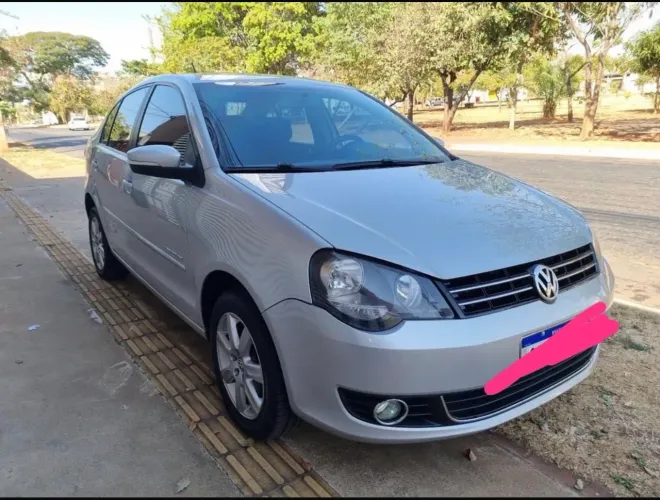Volkswagen Polo Sed. Comfort. 1.6 MI Tot. Flex 8V 2013