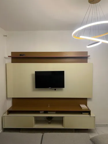 PAINEL DE TV COM LED
