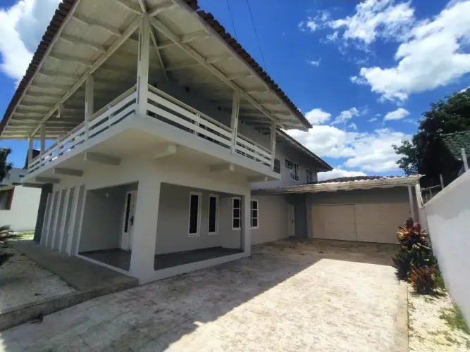 CASA COMERCIAL PARA LOCAÇÃO NO CENTRO DE JARAGUÁ DO SUL - 08 QUARTOS