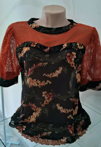 Blusas M 8 reais cada