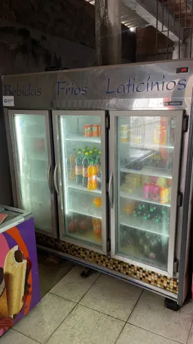 Balcão de refrigerante e frios?
