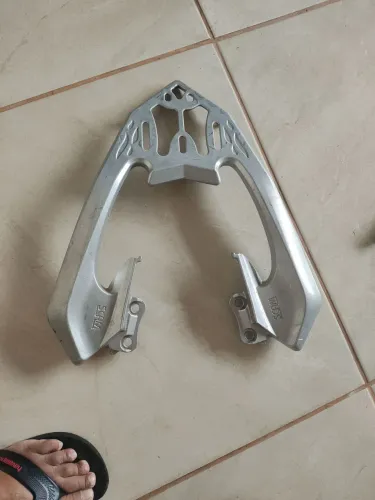 Bagageiro/ Alça trazeira SCAM original Honda CB 250F Twister 2016 a 2022 / valor 270