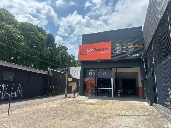 SOBRELOJA PARA LOCAÇÃO  AV. CONSTANTINO NERY  Espaço amplo e versátil