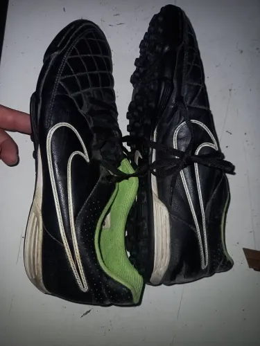 Chuteira socitey tamanho 41 com defeito 
