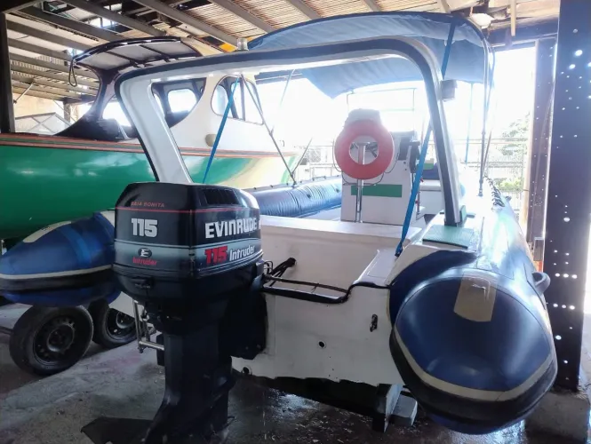 Lindo bote SR 550 bom estado com motor 115 hp
