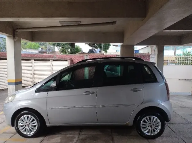 Fiat Idea Attractive 1.4 Fire Flex 8V 5P 2011