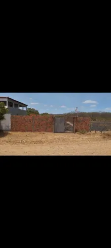 Terreno com piscina e vão já levantado e deck