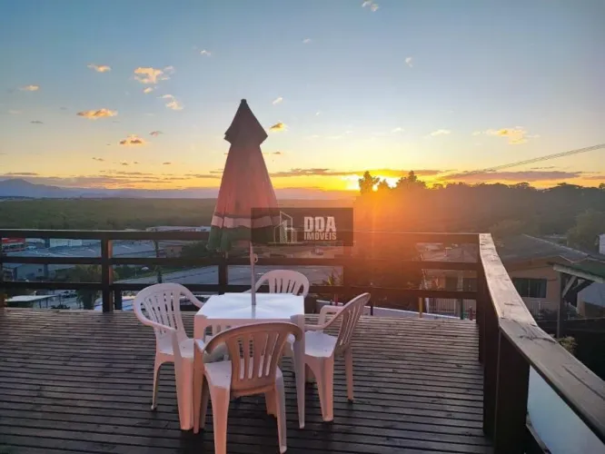 Excelente casa no Rio Tavares, 5 dorm(suite), piscina aquecida.