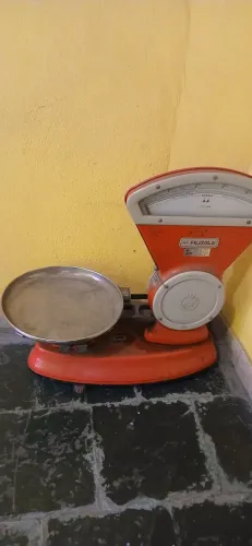 Vendo balança ( modelo antigo ) colecionador