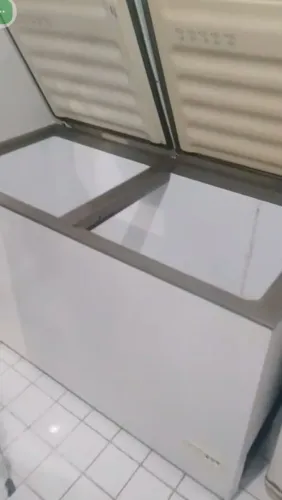 Vendo freezer em ótimo estado espaço e bom congelamento