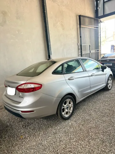 Ford Fiesta Sedan 1.6 16V Flex Aut. 2015