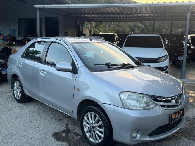 Toyota Etios XLS Sedan 1.5 Flex 16V 4P Mec. 2013