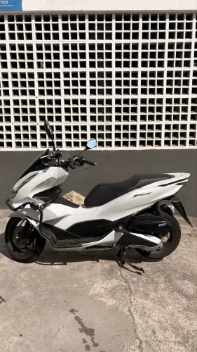 Moto impecável muito nova