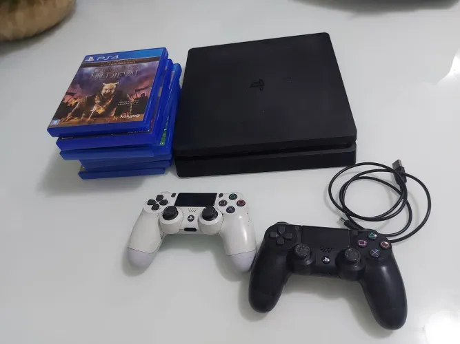 PS4 Completo + Muitos Jogos + 2 Controles + Cabo