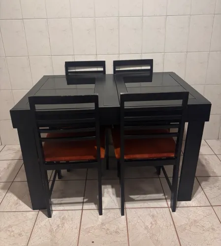 Mesa de Jantar 4 Lugares com Tampo Extensível + 4 Cadeiras