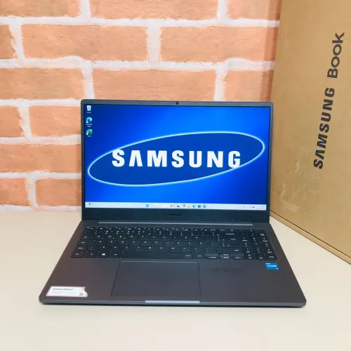 Notebook Samsung i3 de 12ª Geração/ Ram 8GB/ Ssd 256GB/ FullHD/ Placa Intel Graphics 4GB