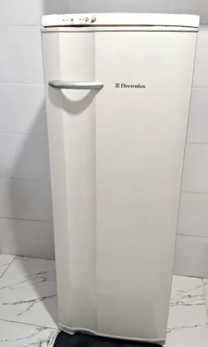 Geladeira Electrolux RE34- R$750,00 (Entrego)