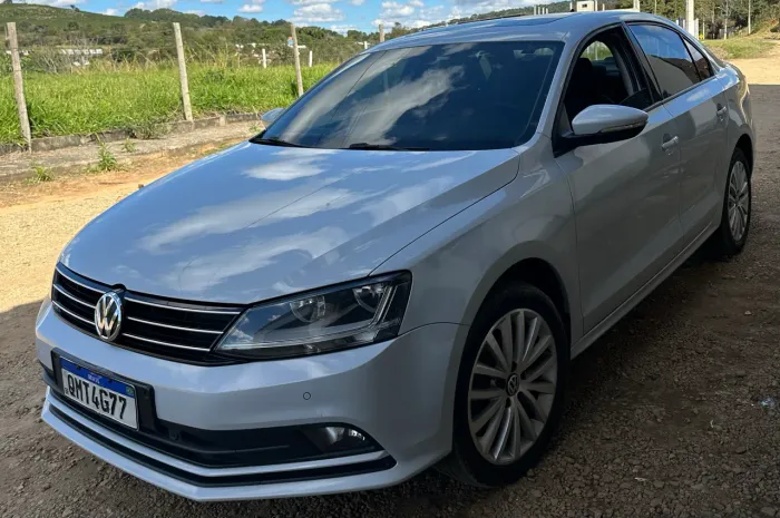 Volkswagen Jetta Comfortline 1.4 TSI 16V 4P Aut. 2017