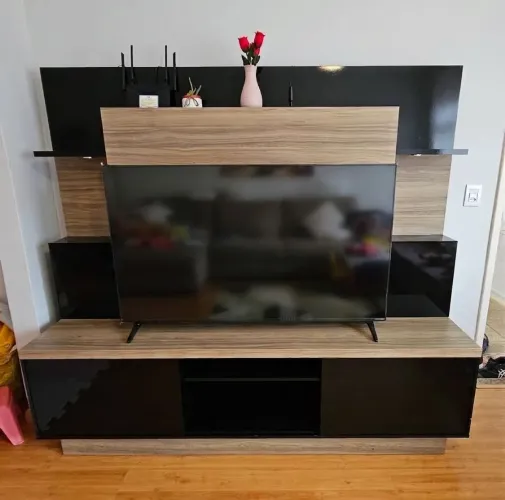 Estante hack com painel para sala