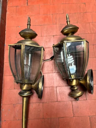 Par de Arandelas Luminárias Coloniais para Área Externa em Metal e Vidro