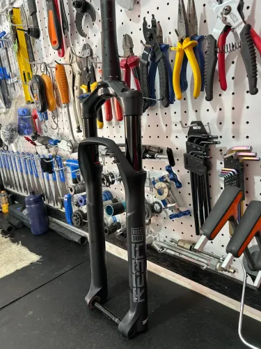Suspensão Rockshox REBA