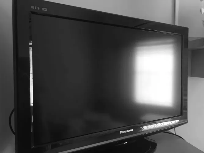 Funcionando - Ótimo estado - Tv LCD 32 Polegadas Panasonic Viera + Suporte de parede.