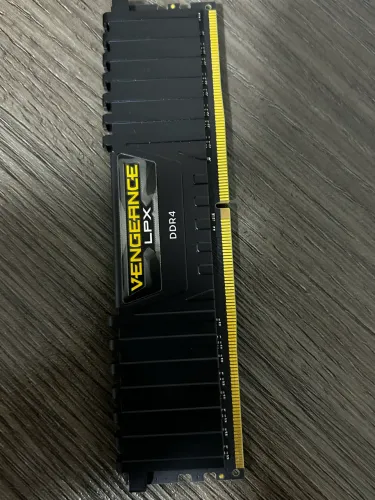 Memória Ram Corsair Vengeance LPX 8GB 2400MHz
