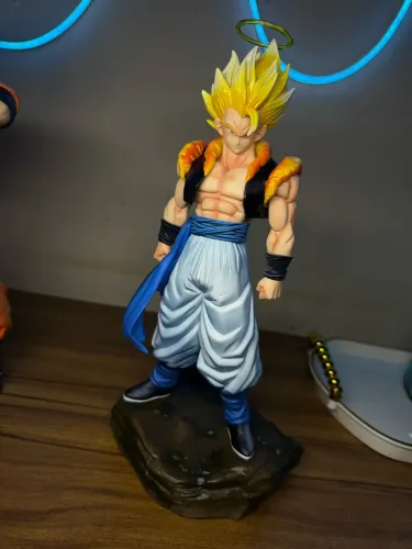 Vendo action figure do gogeta