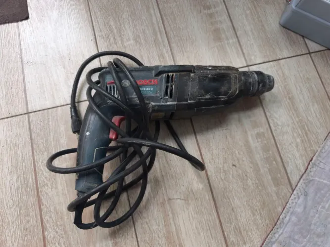 Furadeira martelete Bosch original em perfeito estado de conservação e funcionamento