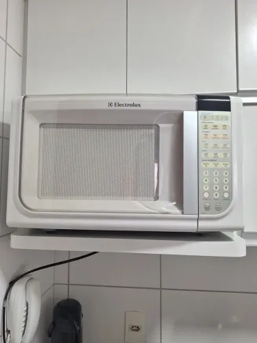 Micro-ondas Electrolux Branco - Funcionando Perfeitamente.