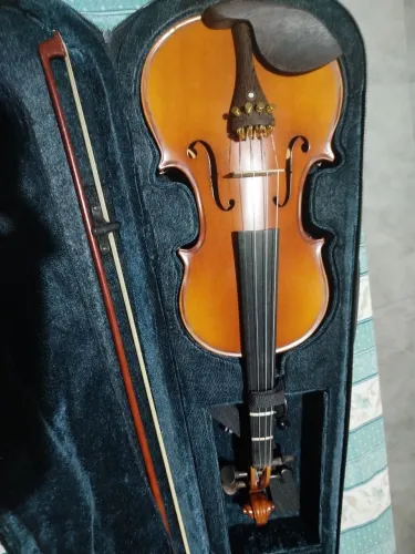 Vendo violino 4x4 sem novo sem detalhes 
