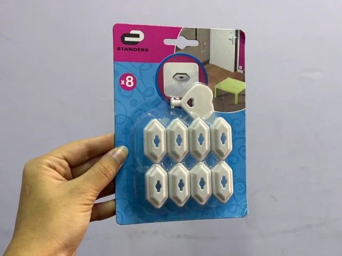 Kit 8 Protetores de Tomada Branco com Chave