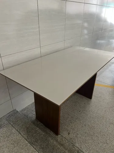 Mesa com vidro