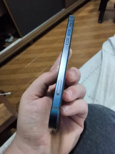 ? iPhone 12 - 64GB - R$ 900