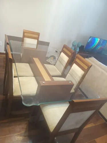 Mesa e aparador de vidro