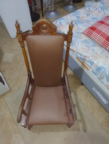 Vendo cadeira de balanço Rústica madeira de lei