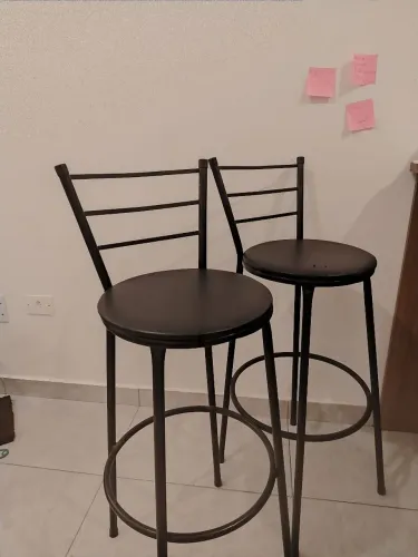 Duas banquetes pretas