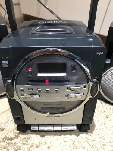 Aparelho de Som marca NKS - 2 Caixas Acusticas