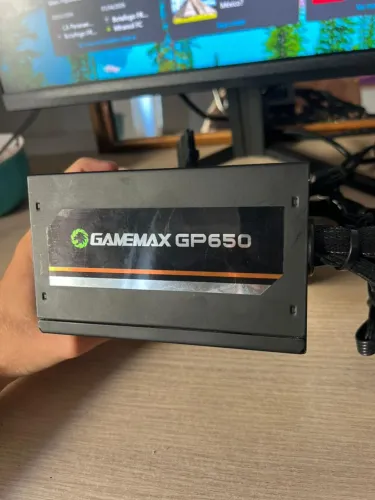 Fonte Gamemax GP650 650w, 80 Plus bronze, PFC ativo  