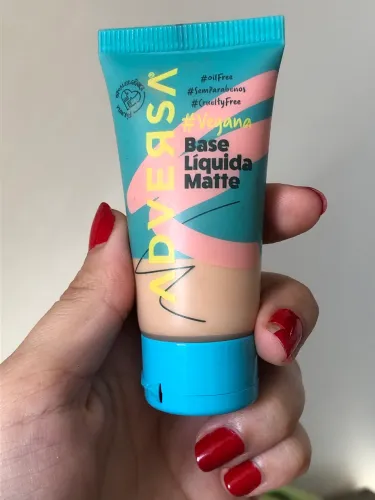 Base líquida matte adversa