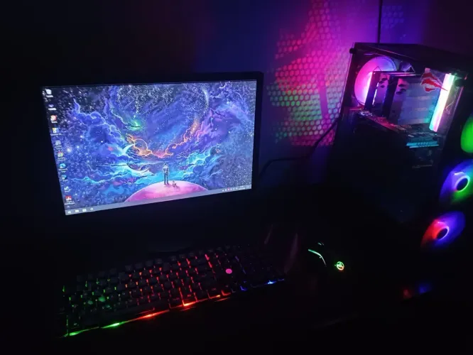 PC Gamer Ryzen 5 - 16GB RAM - Placa de Vídeo RX 580 8GB