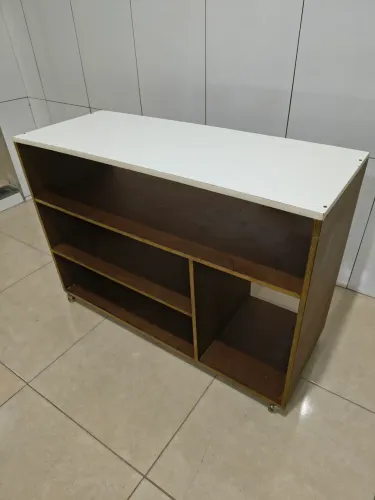 Armário móvel com rodinhas (102cm x 72cm x 40cm)