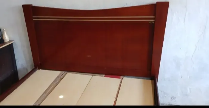 Cama casal em madeira
